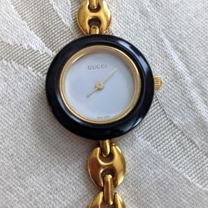 Gucci 11/12 Gold colored watch